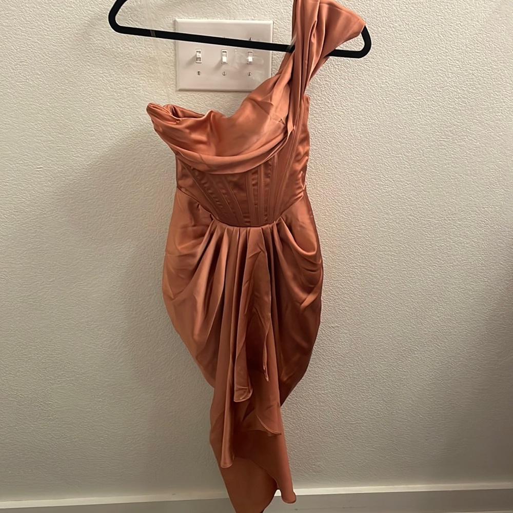 House of CB Janis Rouge Satin One Shoulder Draped Midi Dress - Picture 7 of 11
